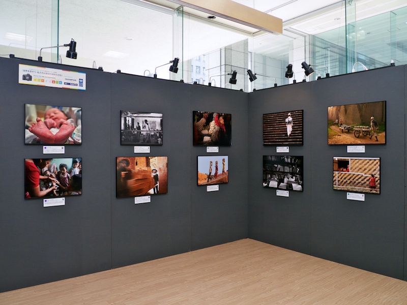 <b>会場内の様子。約110点の受賞作を展示している</b>
