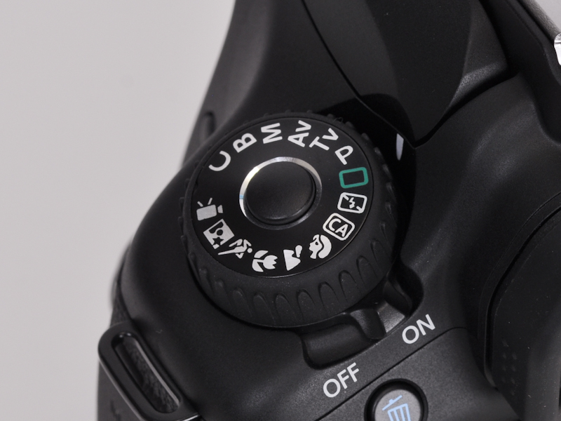 <b>EOS 60Dのモードダイヤル。モードダイヤルを搭載する現行EOS DIGITALで唯一、出荷時からロック機構を備えている</b>