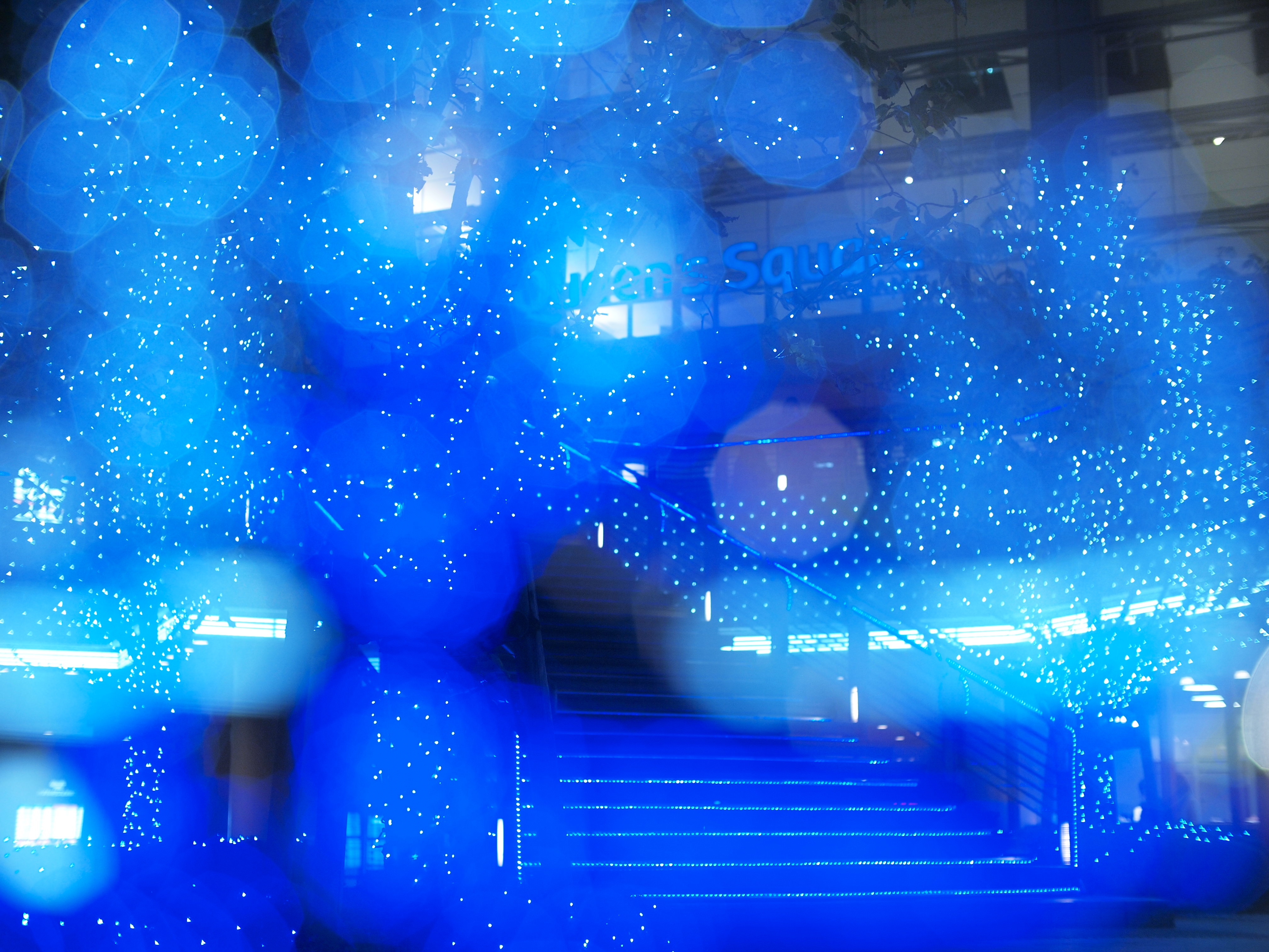 <b>E-P2 / NOKTON 25mm F0.95 / 約5.6MB / 4,032×3,024 / 1/100秒 / 0.0EV / ISO200 / WB:白熱電球 / 25mm　 / 多重露光</b>