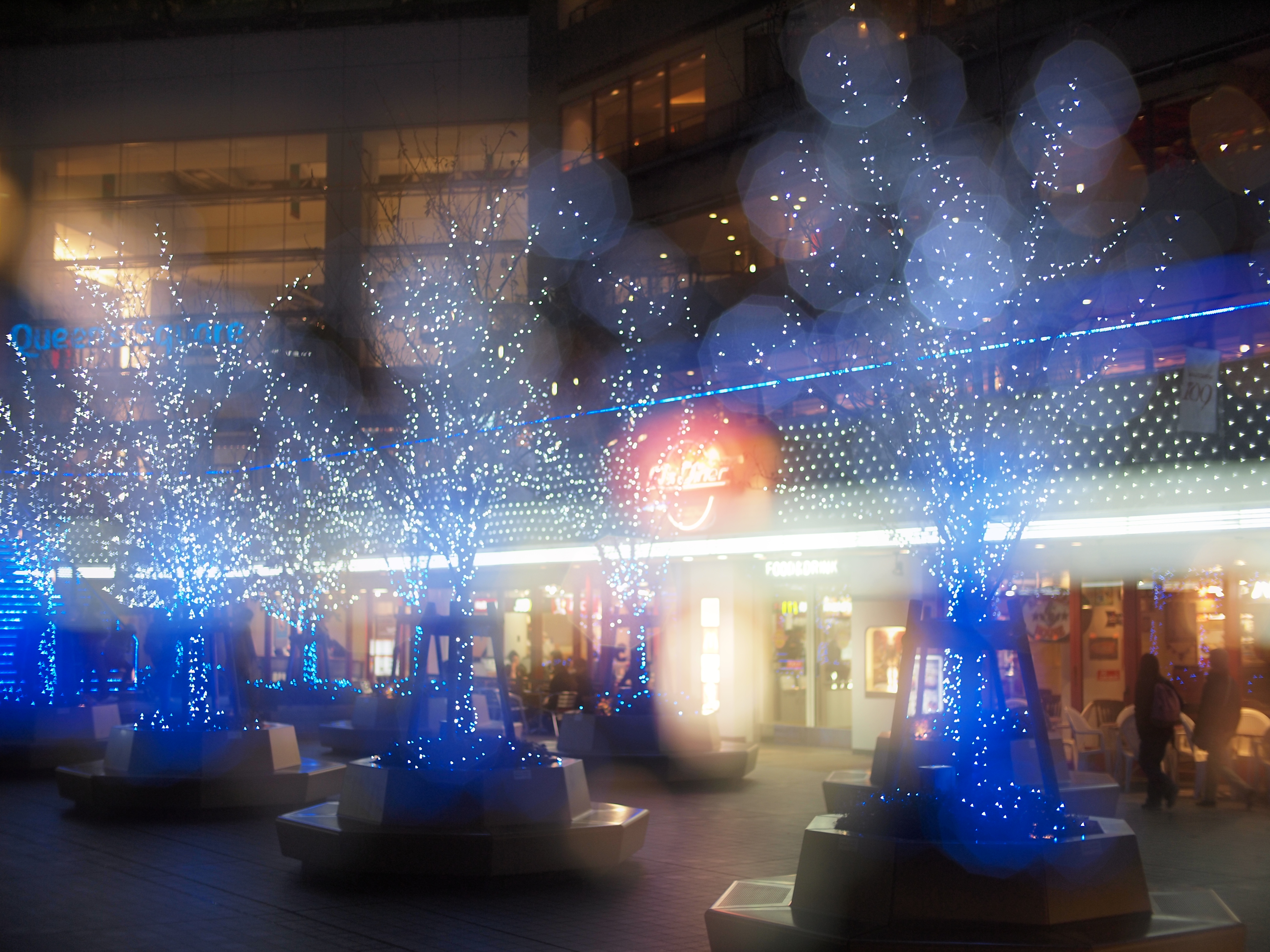 <b>E-P2 / NOKTON 25mm F0.95 / 約5.5MB / 4,032×3,024 / 1/80秒 / ISO200 / 25mm / 多重露光</b>