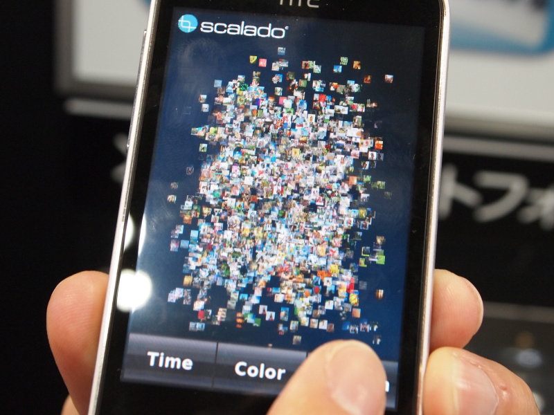 <b>ソート時の3D動作。1,000枚以上のサムネイルがコマ落ちなく動作する</b>