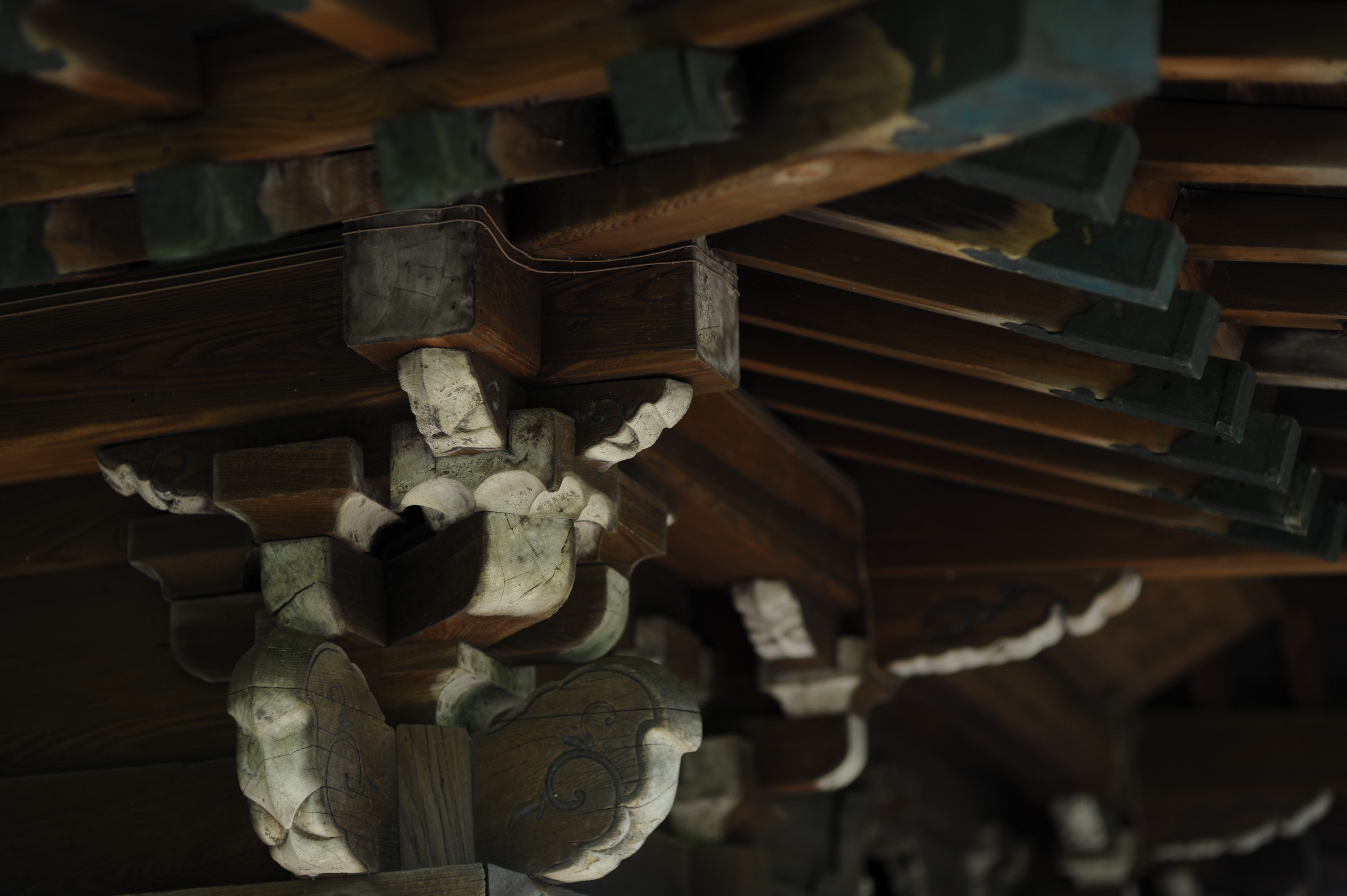 <b>ズームだったら三脚なしではつらいシーンでも1/60秒で切れてしまう。絞りを開いて使えるレンズって幸せ。重いのは難点だけど<br>D700 / 85mm F1.4 EX DG HSM / 4,256×2,832 / 1/60秒 / F2 / -1.7EV / ISO200 / 絞り優先AE / WB:オート</b>