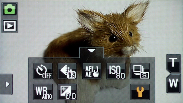 <b>「オート撮影」時のメニュー画面。基本的な撮影項目を設定できる</b>