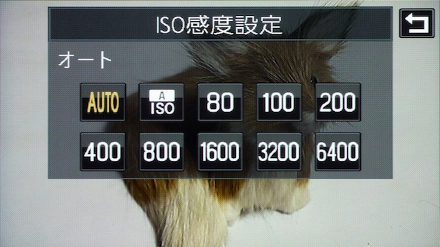 <b>ISO感度設定のメニュー画面。ISO3200以上では画面比率が4:3固定となる</b>