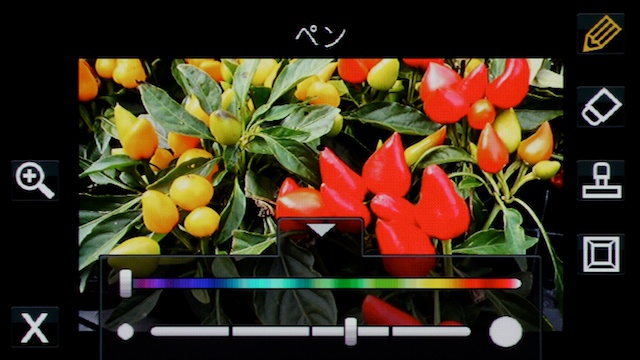 <b>撮影した画像に文字などを書き込める「ペイント機能」</b>