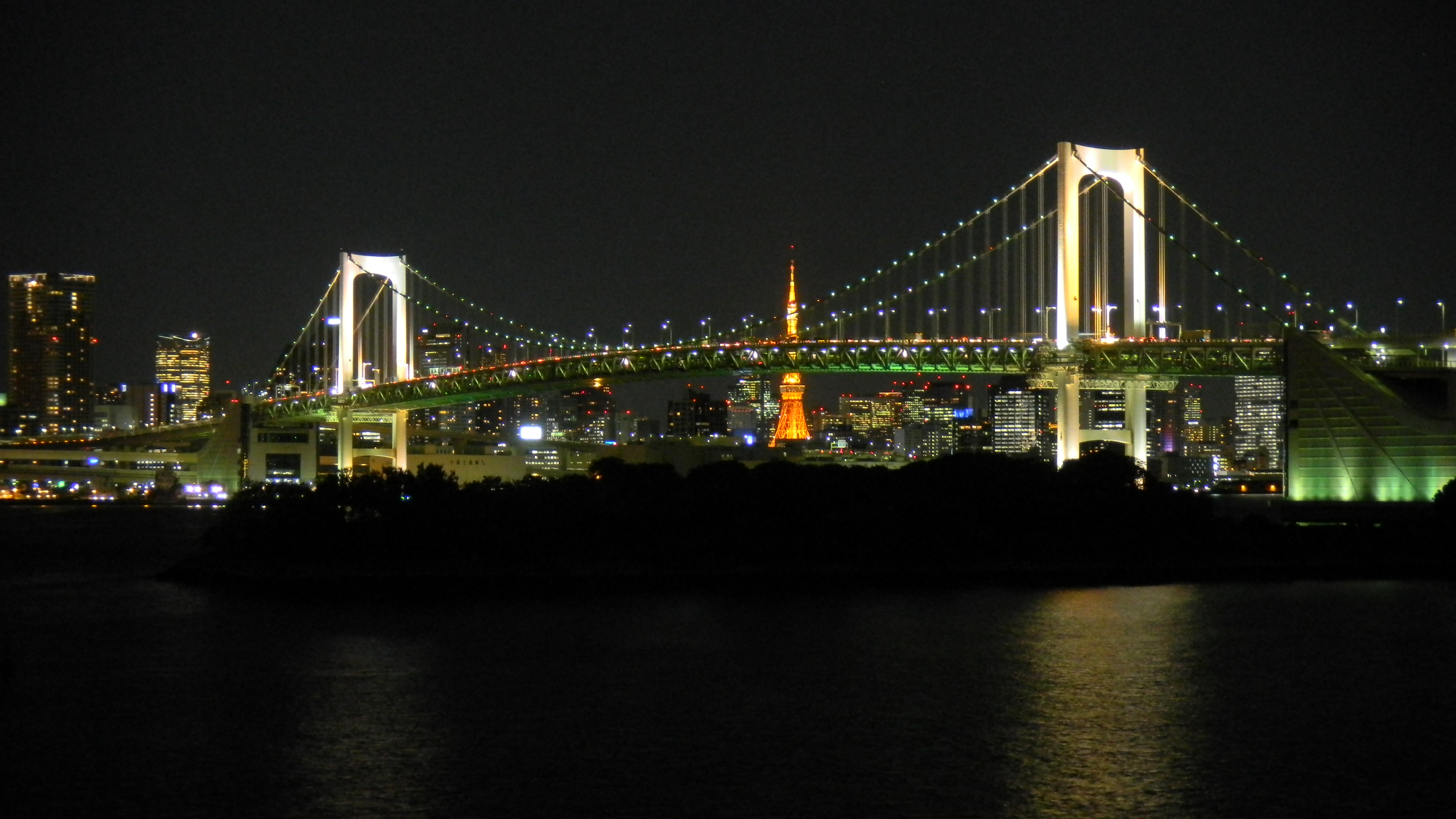 <b>シーンモード:夜景<br>COOLPIX S80 / 約1.7MB / 3,968×2,232 / 1/2秒 / F4 / -0.7EV / ISO400 / WB:オート / 12.6mm</b>