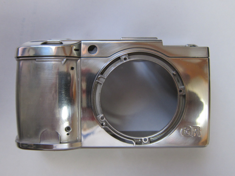 <b>磨き工程を終えた鏡面仕上げのボディ。メッキや塗装と異なり、金属本来の美しさが伝わってくる（画像提供：H・L・C倶楽部）</b>