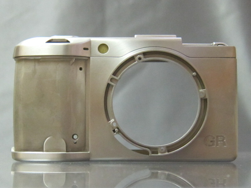 <b>磨き工程を終えたマット仕上げのボディ。鏡面よりも上品で控えめな光沢感だ（画像提供：H・L・C倶楽部）</b>