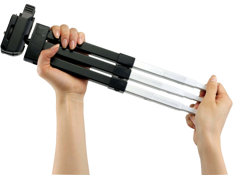 <b>脚をつかんで伸ばしているところ</b>