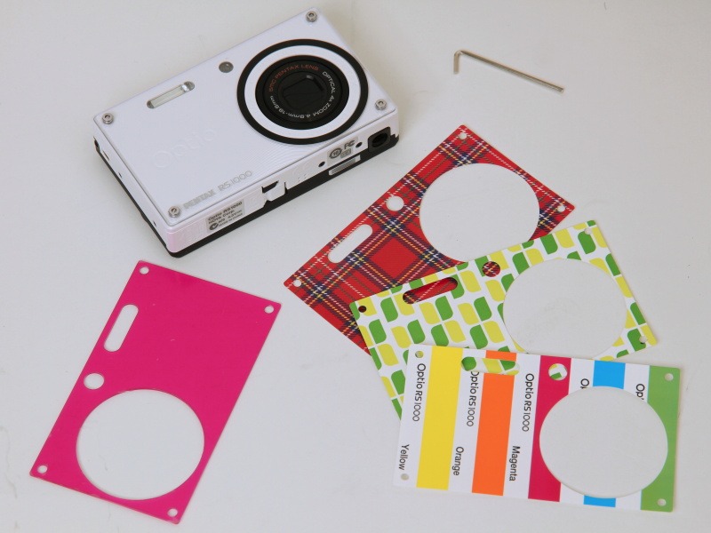 <b>デザインシート3種類のほか、シート作成用テンプレート（左下）などのツールが付属する</b>