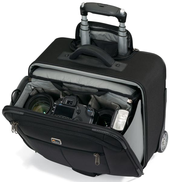 <b>インナーケースは斜めに引き出せる</b>