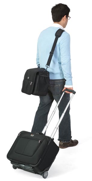 <b>分離した後はショルダーバッグになる</b>