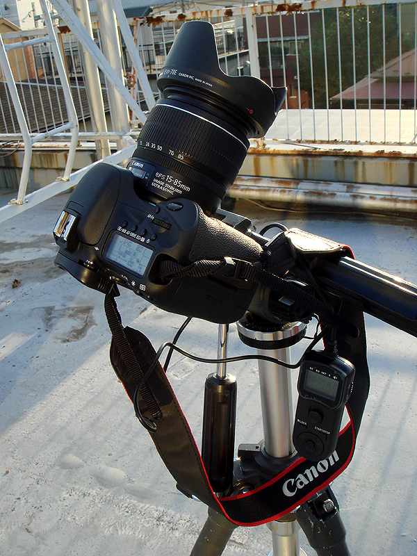 <b>今回はEOS 7Dを使用したが、動画撮影機能を使うわけではないので上記を満たしているカメラであれば別のカメラでも問題ない。レンズは「EF-S 15-85mm F3.5-5.6 IS USM」を使用した</b>