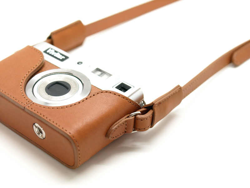 <b>カメラ本体を傷つけないよう、金具の部分に保護カバーを備える</b>