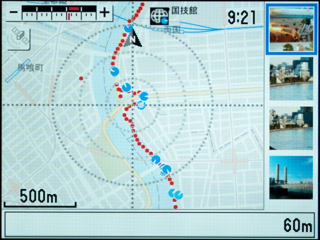 <b>実際の地図はこんな感じ。赤い丸が通った道筋（外れてるのもあるけど）、水色のは写真を撮った場所とカメラを向けた方向をあらわしている</b>