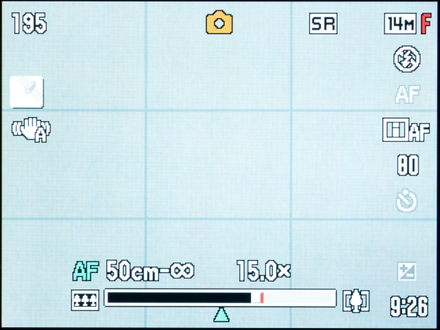 <b>「超解像ズーム」をオンにしてめいっぱい望遠にズームした状態。緑の三角マークが光学ズームの望遠端を表している</b>