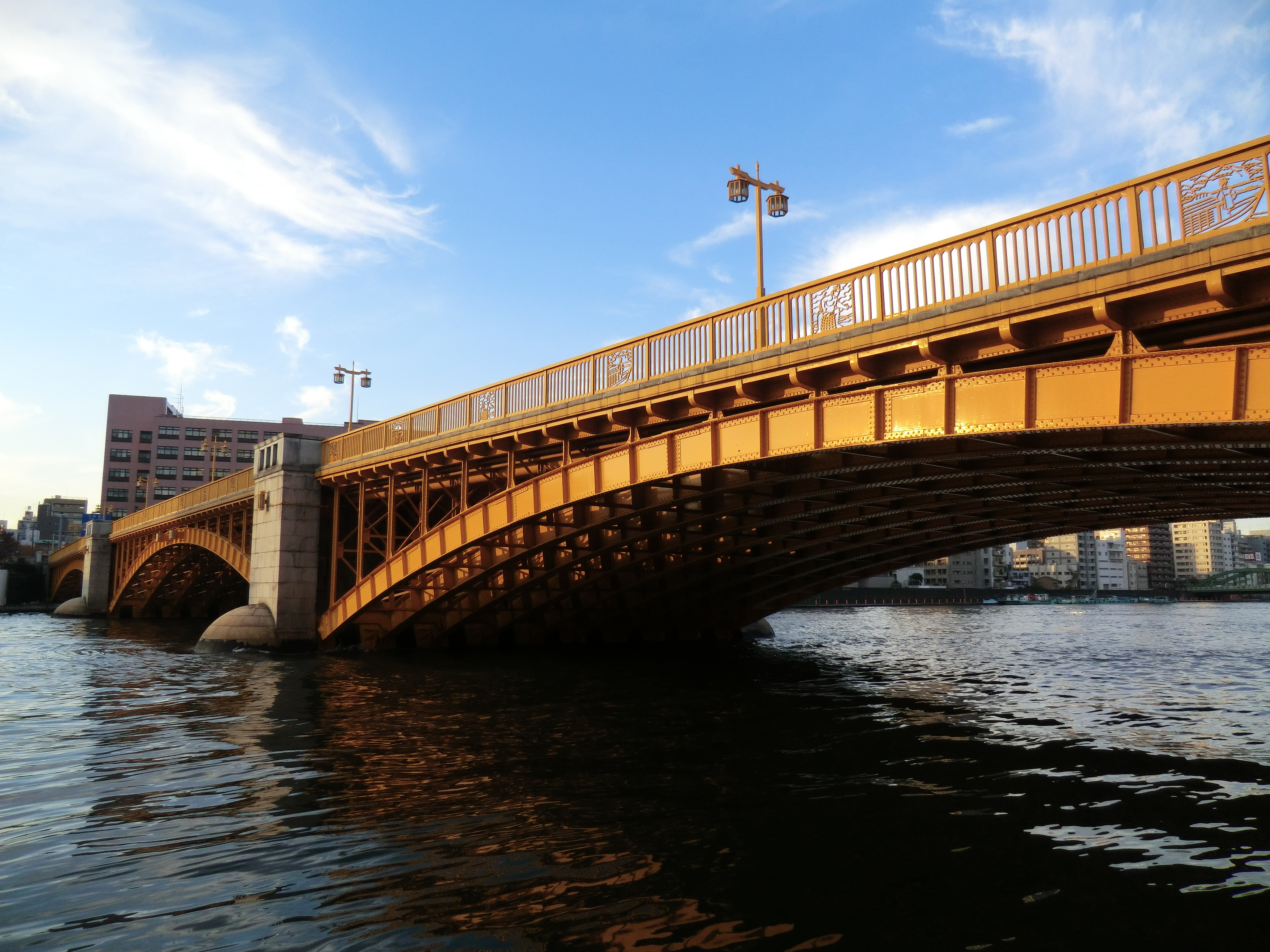 <b>ISO100<br>4,320×3,240 / 1/320秒 / F3.2 / 0.3EV / WB:太陽光 / 4.3mm（24mm相当）</b>