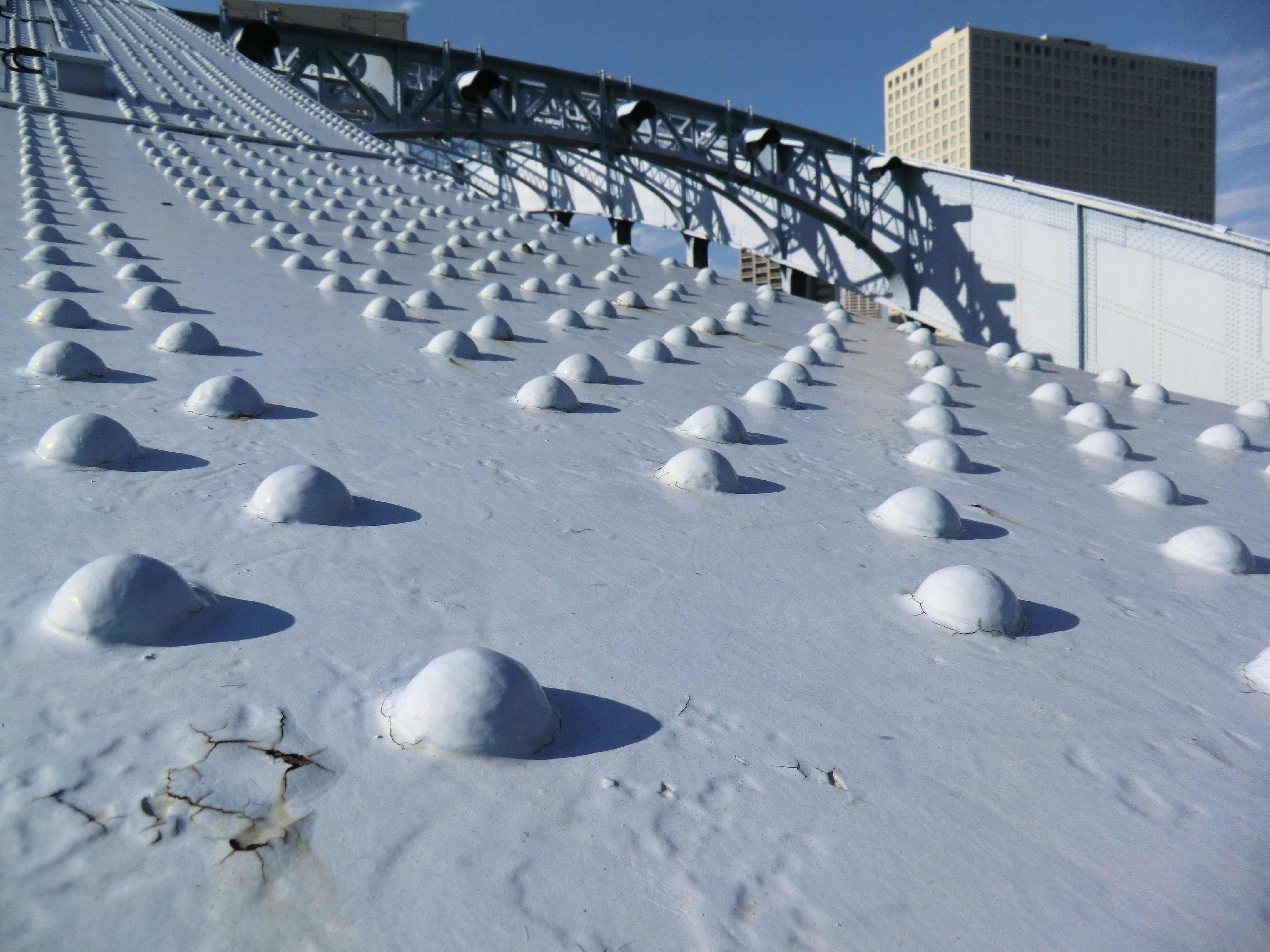 <b>今の永代橋は1926年に竣工というからすでに80年以上経っているわけだが、それにしてもリベットの数がものすごい<br>4,320×3,240 / 1/400秒 / F7.5 / 0.3EV / ISO80 / WB:オート / 4.3mm（24mm相当）</b>