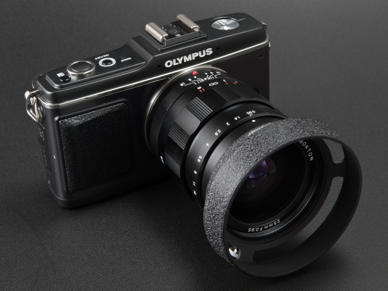 <b>フォクトレンダーの「LH-3」は1万2,000円。ライカM型向けの三穴スリットフードだ</b>