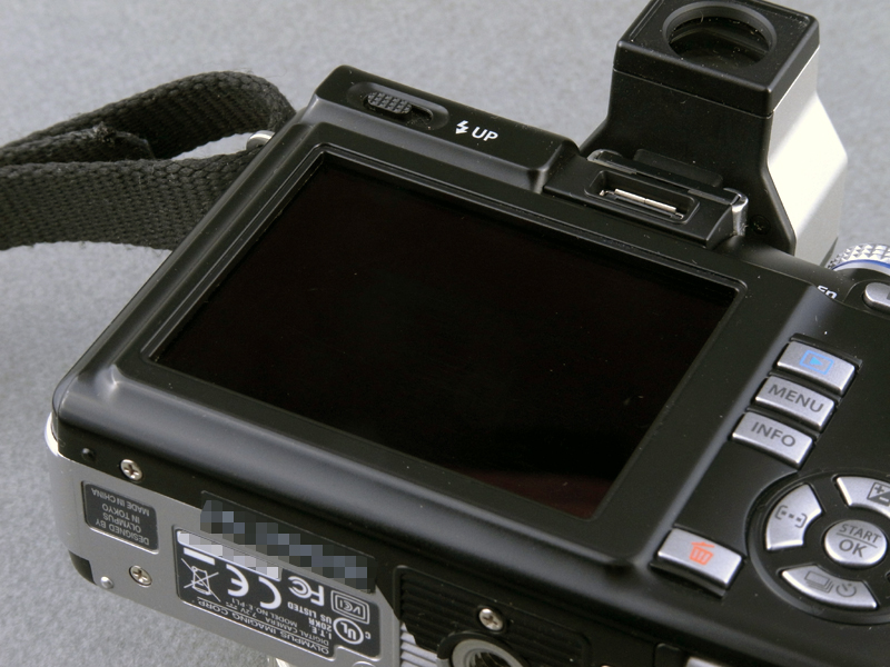 <b>E-PL1の液晶画面は、2mmほどくぼんでいるのが特徴だ。このくぼみにピッタリはまるカバーを製作する</b>