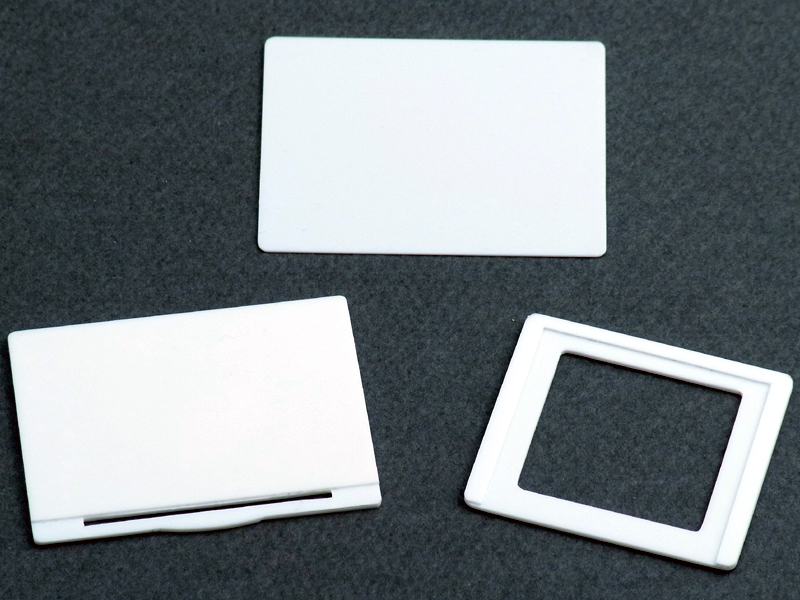 <b>さらに2組のパーツを接着する</b>