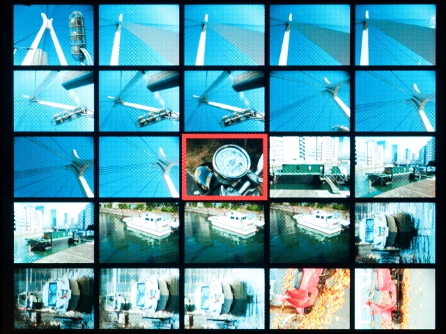 <b>一覧表示（インデックス表示）は25コマのみという割り切った仕様となっている。</b>