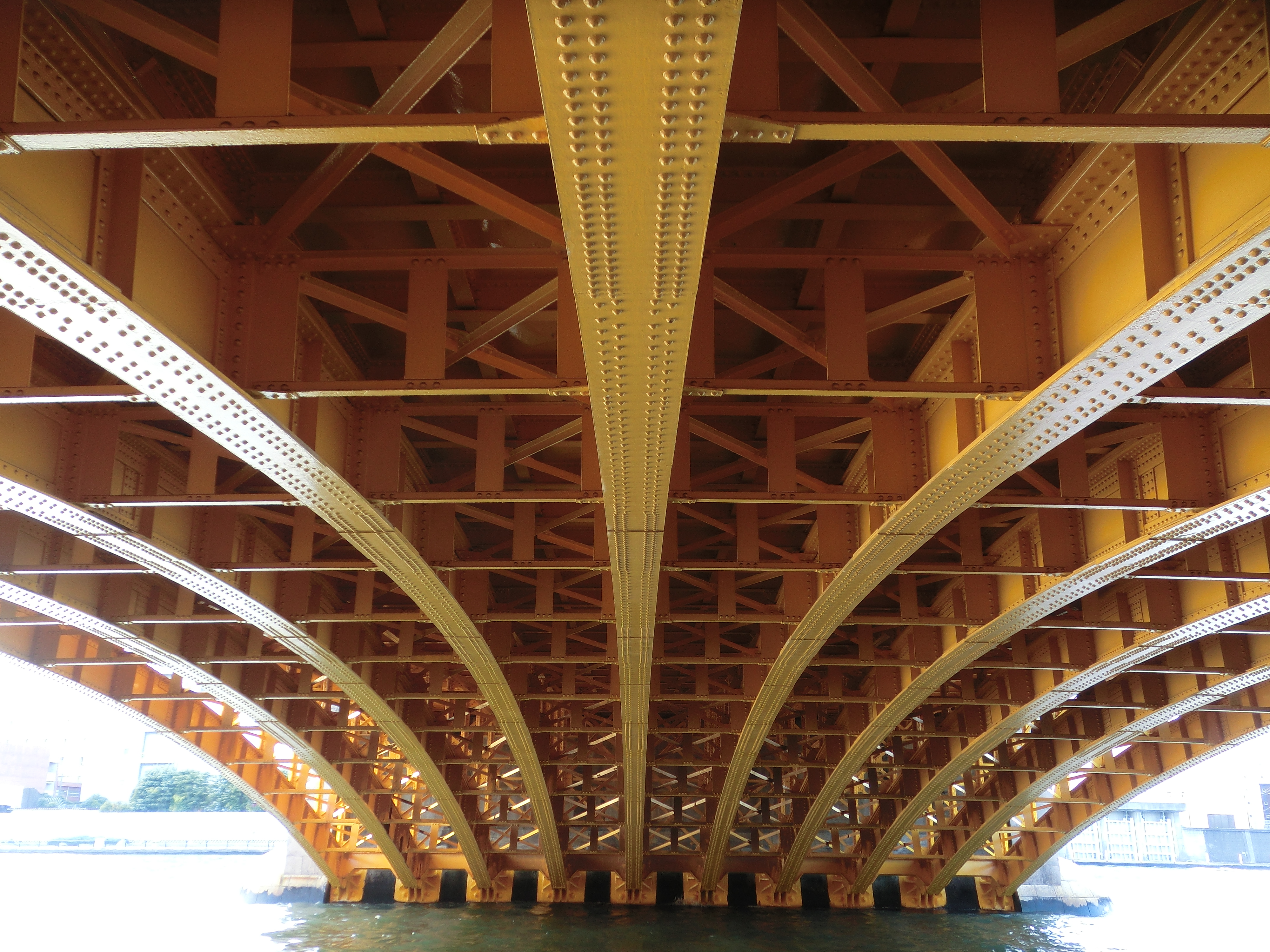 <b>ISO100<br>EX-ZR10 / 4,000×3,000 / 1/13秒 / F3 / -0.3EV / WB:太陽光 / 5mm（28mm相当）</b>