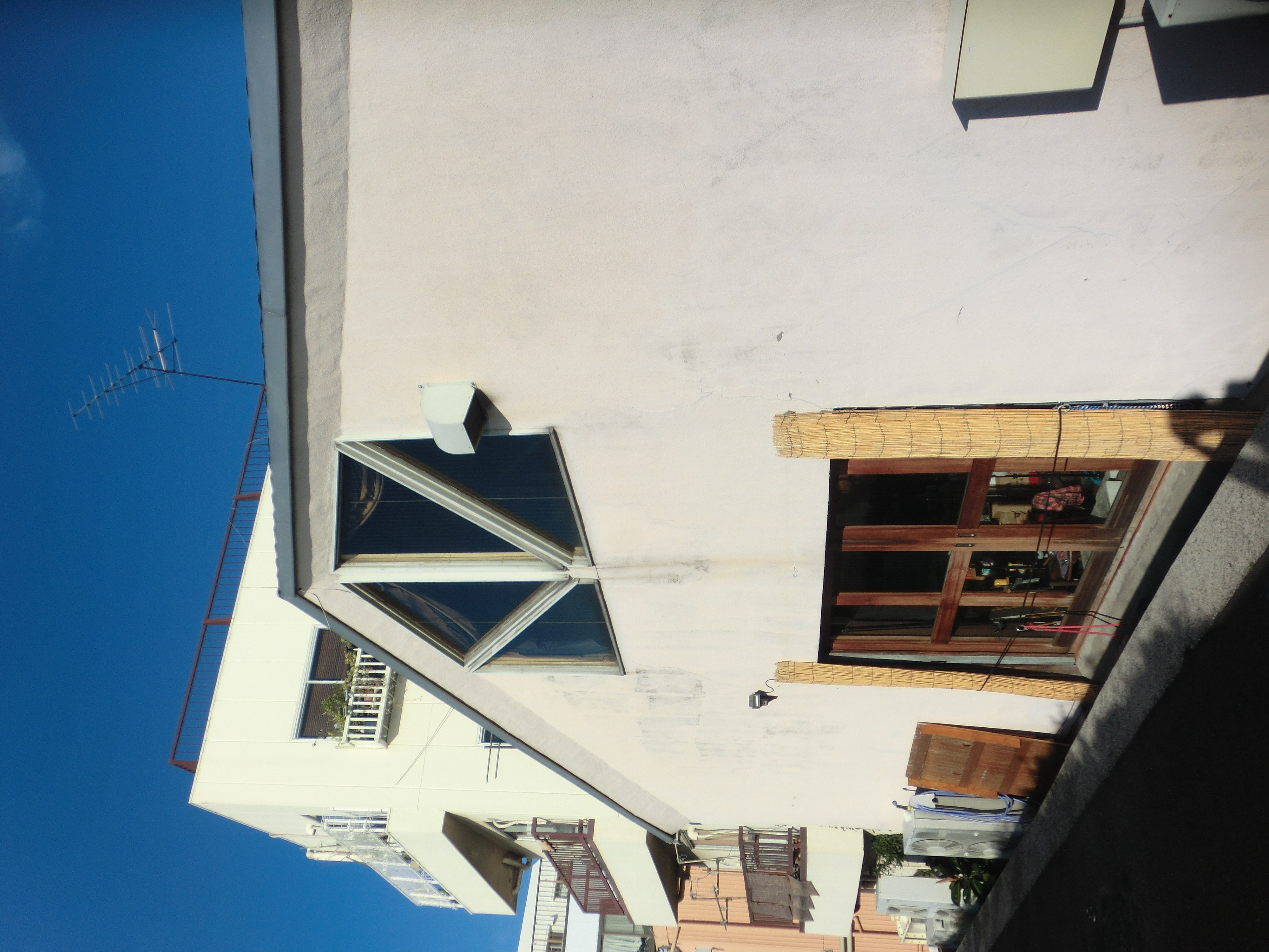 <b>「EX-H20G」もそうだが、歪曲収差の補正はリアルタイムでやっているらしく、広角端でもすっきりした写りが楽しめる<br>EX-ZR10 / 4,000×3,000 / 1/250秒 / F8.8 / 0.3EV / ISO100 / WB:オート / 5mm（28mm相当）</b>