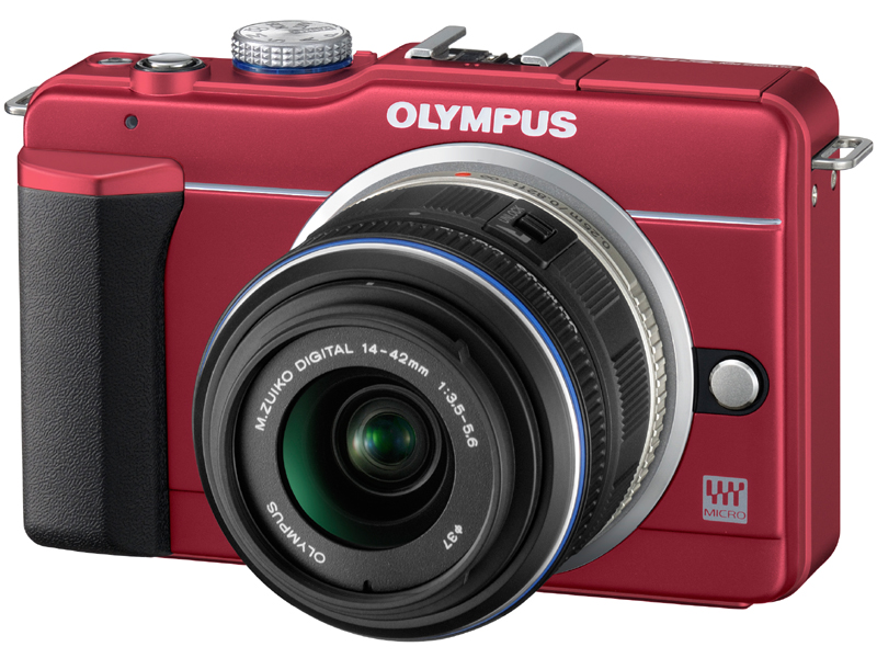 <b>オリンパス・ペンライトE-PL1s。本体色はレッド。装着レンズはM.ZUIKO DIGITAL ED 14-42mm F3.5-5.6 II</b>