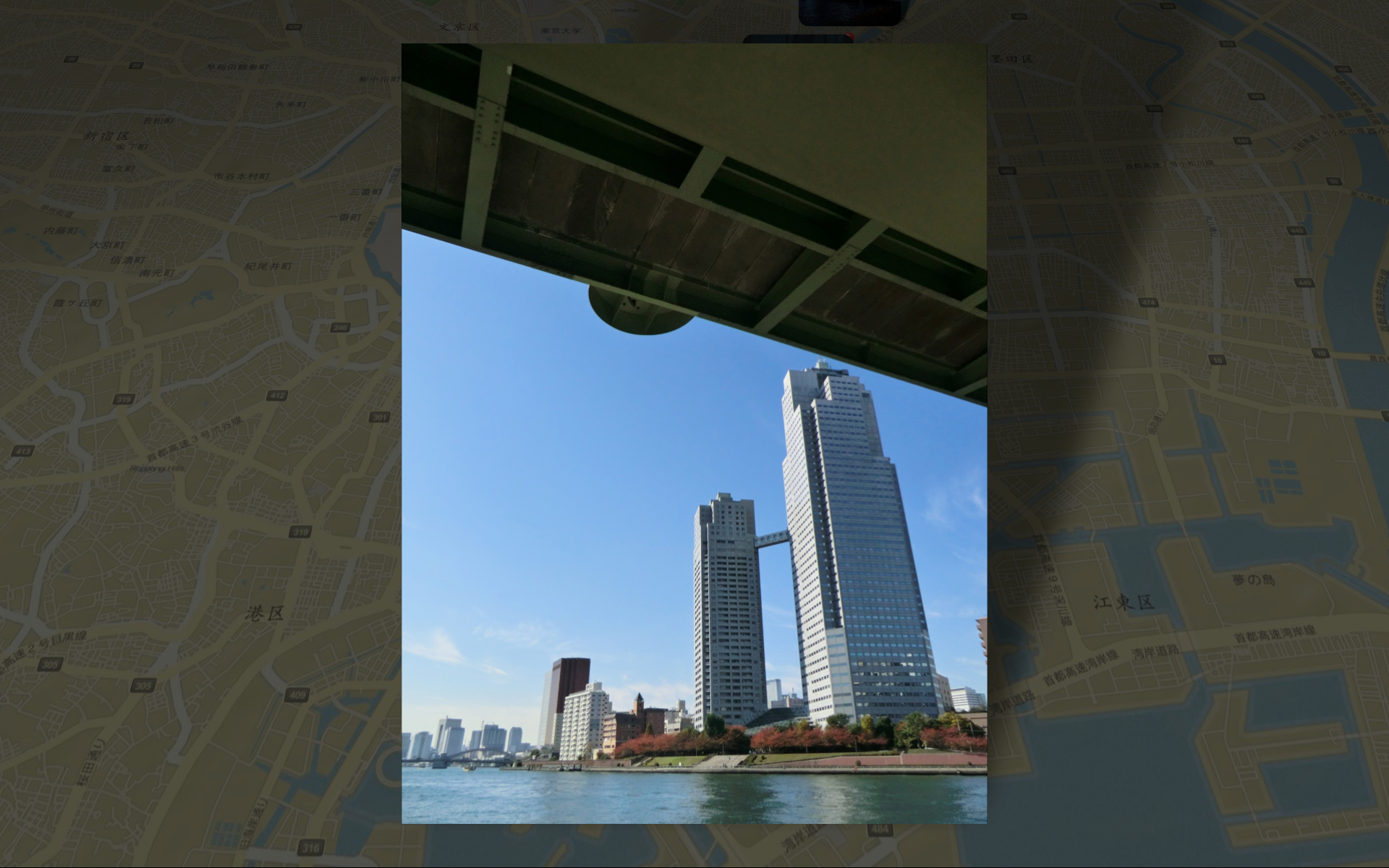 <b>「撮影地」の「テーマ」での「スライドショー」中の画面</b>