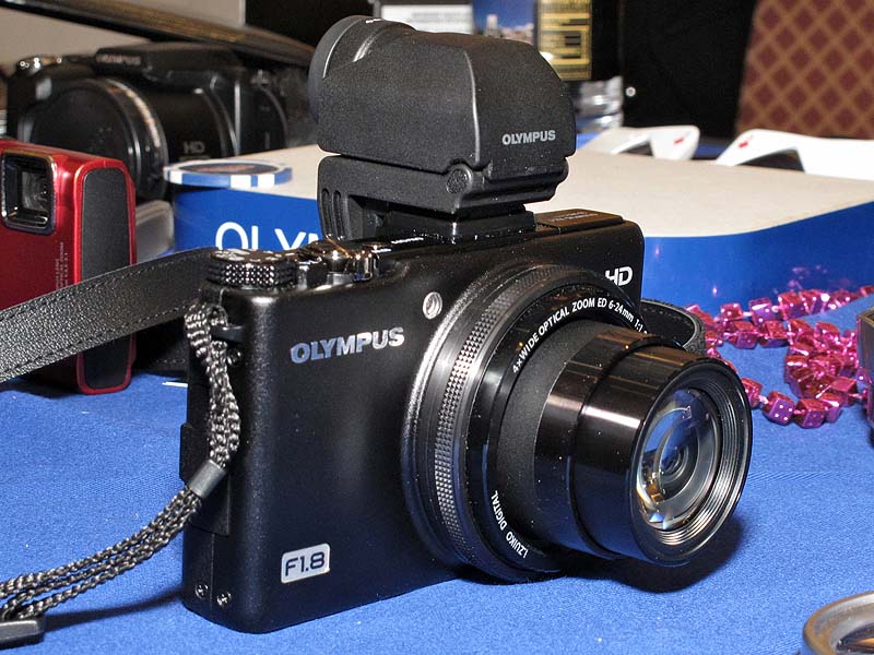 <b>EVF「VF-2」を装着したところ</b>