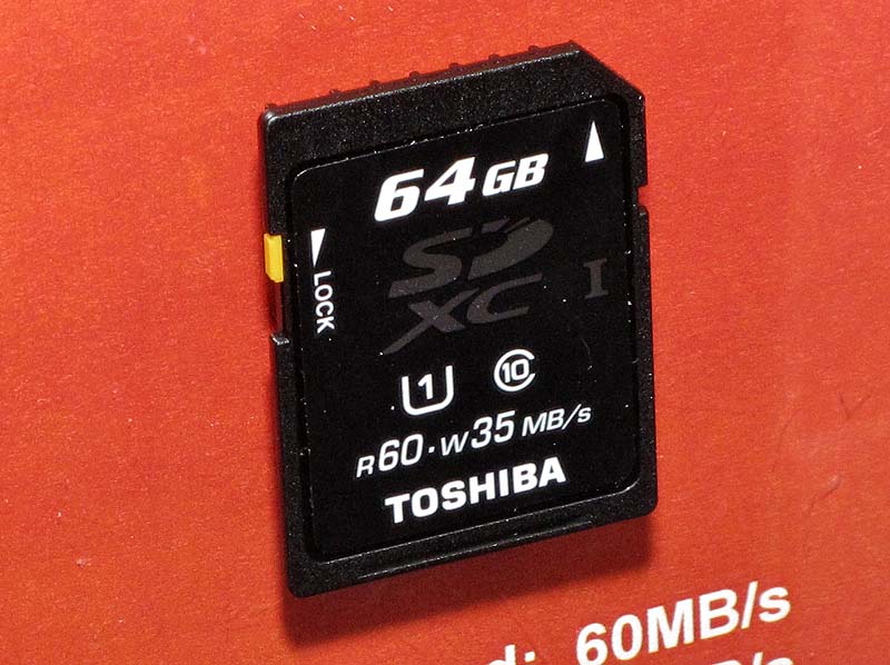 <b>64GBのUHS-I対応SDXCメモリーカード</b>