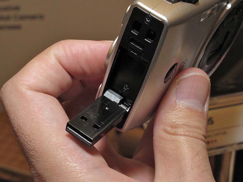 <b>本体からUSBコネクタが出てくる仕組み</b>