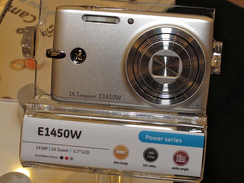 <b>「E1450W」は、24mm相当からの5倍ズーム搭載機。米国では119.99ドルで3月に発売する液晶モニターは2.7型</b>