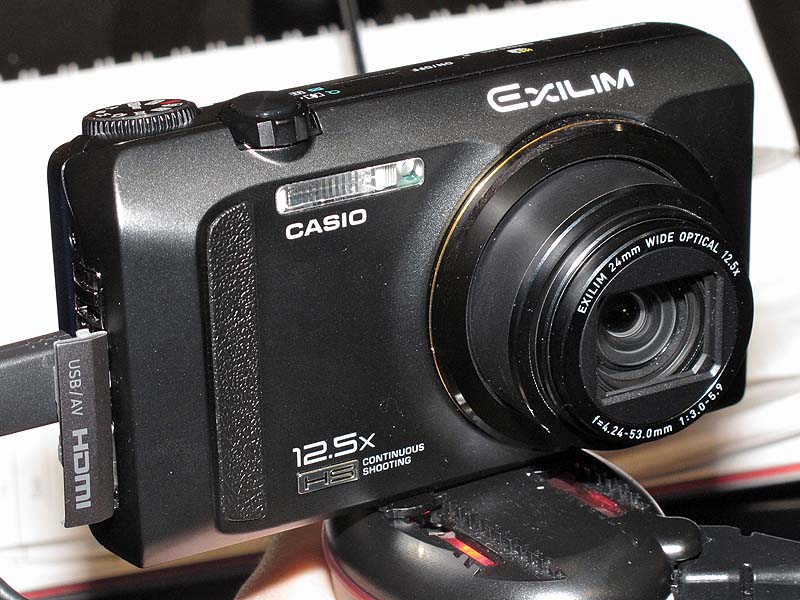 <b>EXILIM EX-ZR100</b>