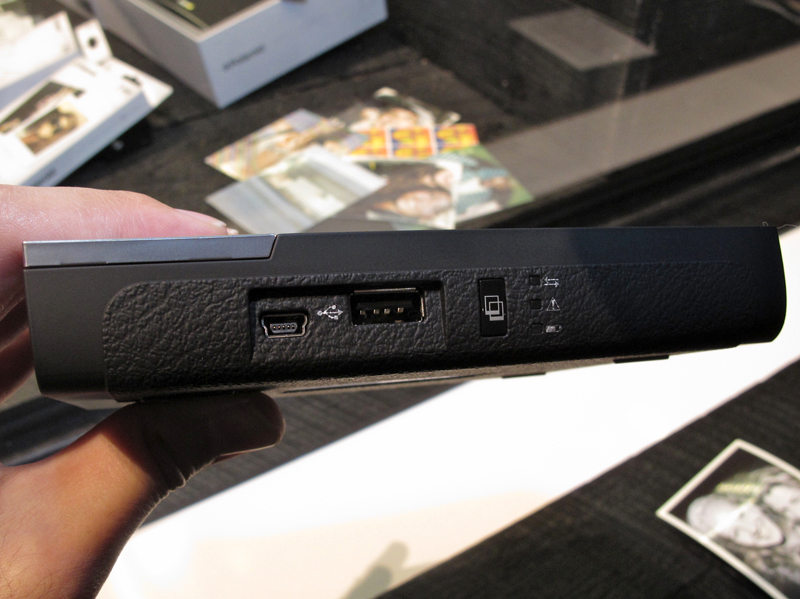 <b>USBコネクターも備える</b>