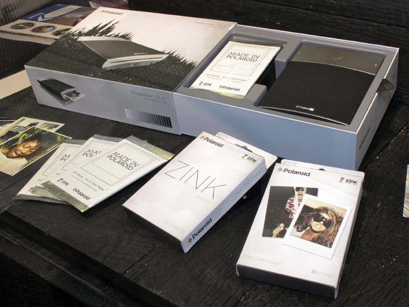 <b>GL10のパッケージ（上）と専用ペーパー（下）</b>