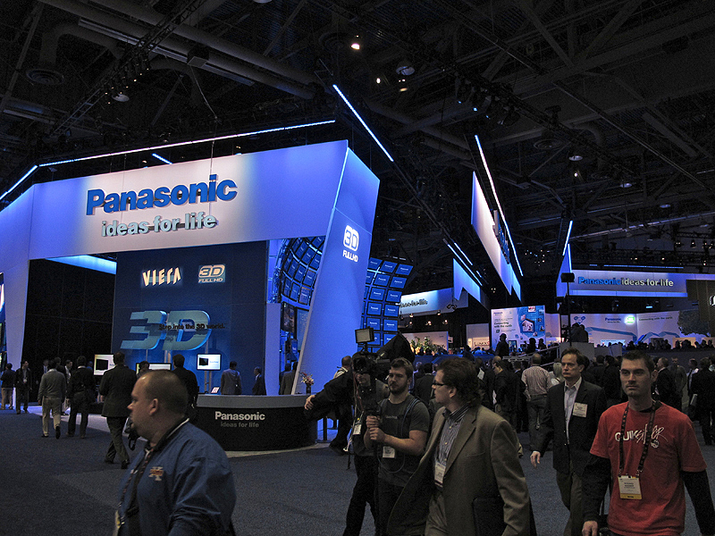 <b>パナソニックブース。前回に比べて面積を2倍以上に広げて新製品を展示した</b>