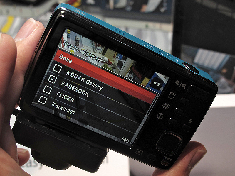 <b>対応するWebサービスに画像をパソコン経由でアップロードできる。</b>