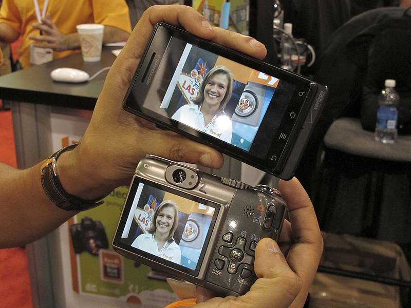 <b>デジタルカメラで撮影した画像をモトローラ製のAndroid端末に送信したところ</b>