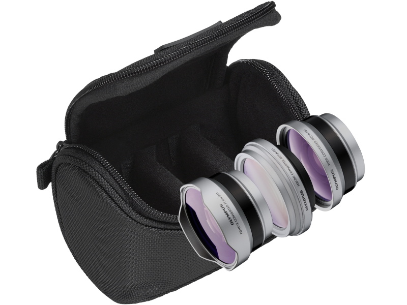 <b>コンバーターレンズ3本に対応する仕切りを備える</b>