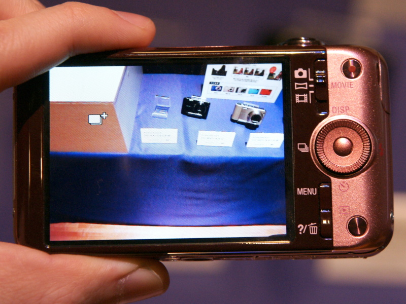 <b>ホイールに加え、モード切り換えにスライドスイッチを採用</b>