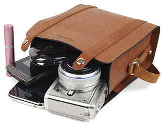 <b>オリンパス・ペンE-P1などを収納した例</b>