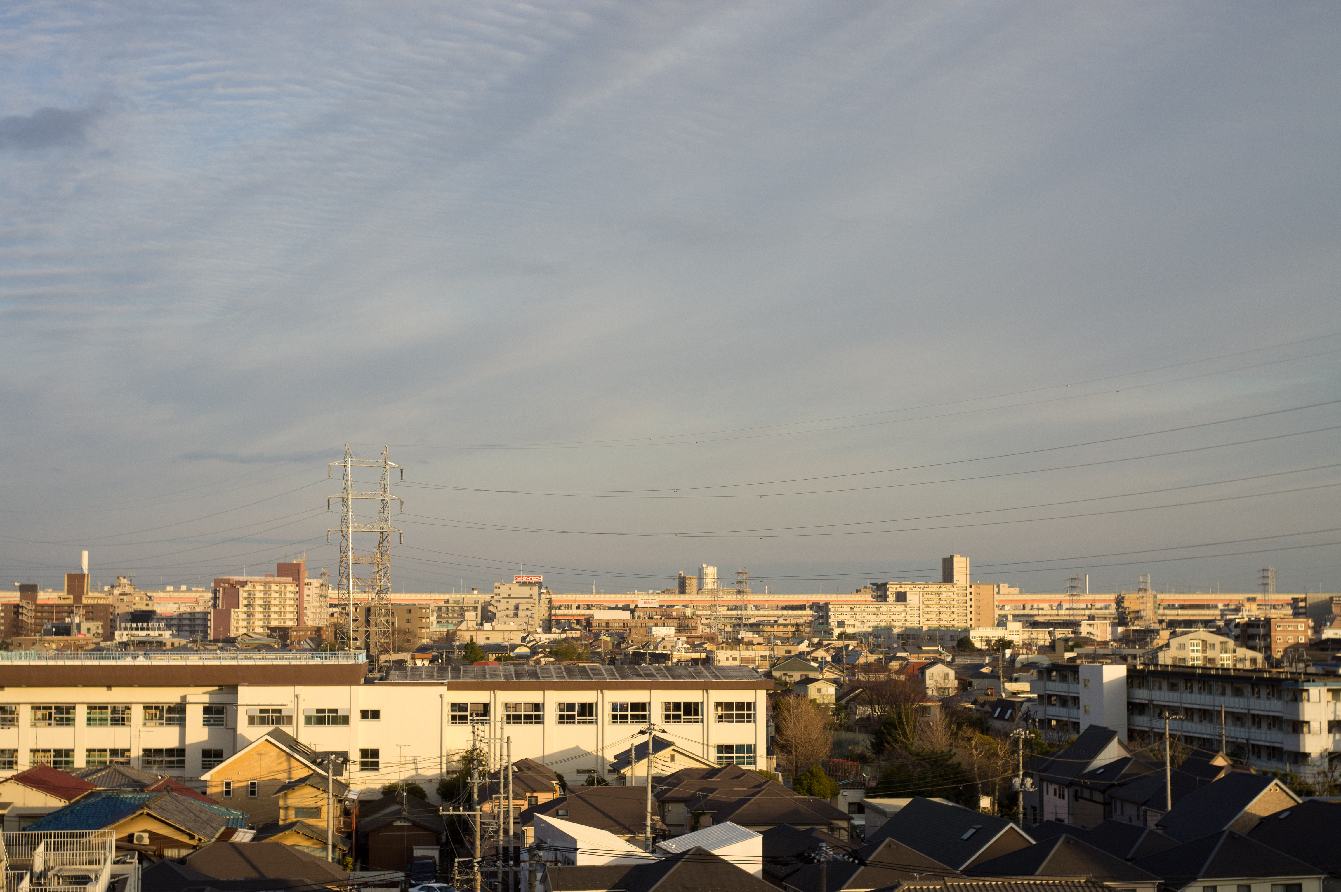 <b>F5.6まで絞れば無限遠でカッチリとピントが合う。四隅もクリアで気持ちよい<br>NEX-5 / ズミクロン35mm F2 RF / 4,592×3,056 / 1/500秒 / F5.6 / 0EV / ISO200 / WB:オート / 35mm</b>