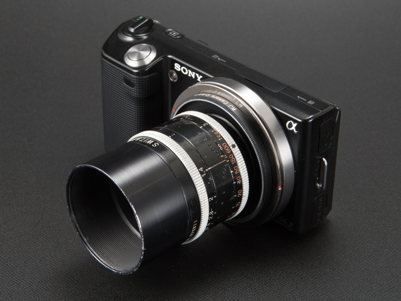 <b>NEXはマイクロフォーサーズよりもイメージセンサーが大きいので、イメージサークルの広いスイター50mm F1.4を合わせてみた</b>