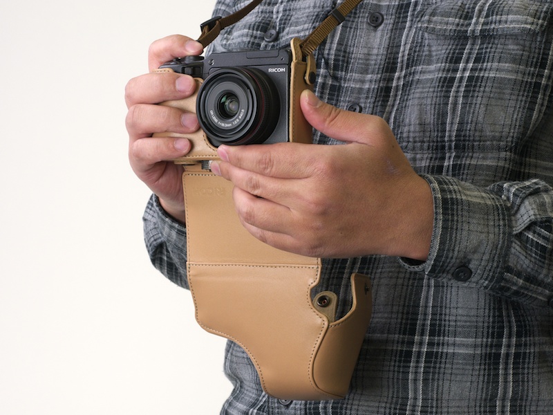 <b>SC-65Tを完全に取り外すことなく撮影できる。いわゆる「速写ケース」だ</b>