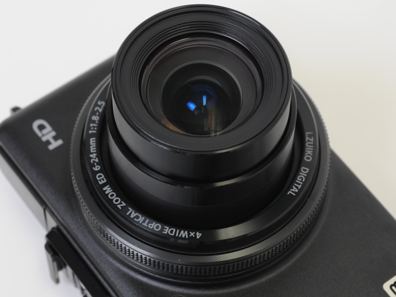 <b>レンズはi.ZUIKO DIGITAL銘を冠する</b>