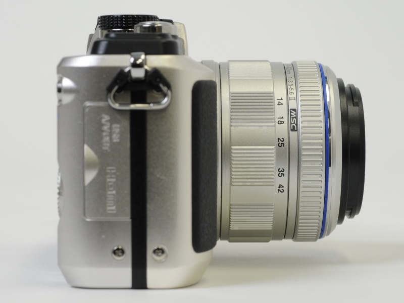 <b>E-PL2に装着したところ</b>