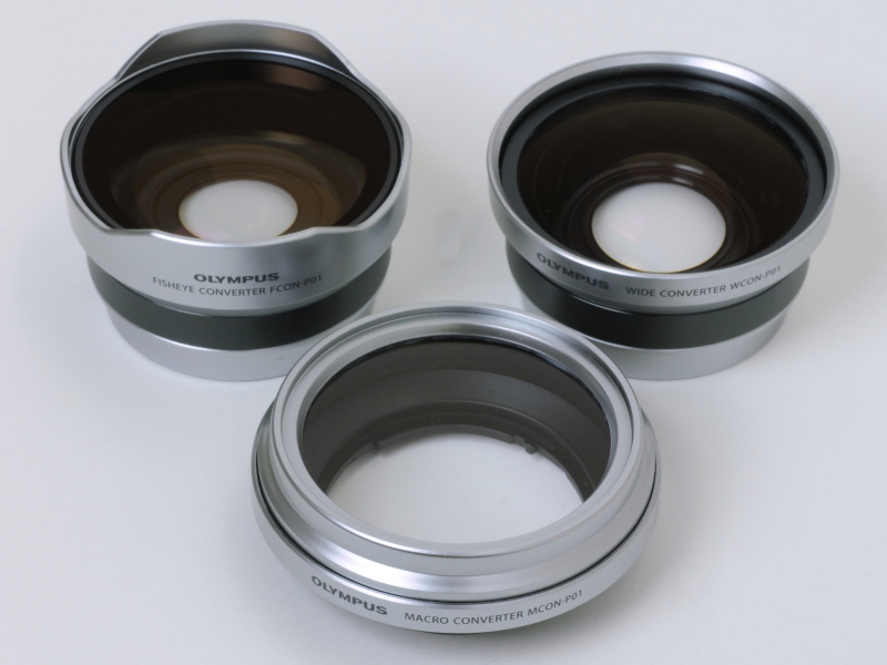<b>左上から時計回りにフィッシュアイコンバーター「FCON-P01」、ワイドコンバーター「WCON-P01」、マクロコンバーター「MCON-P01」</b>