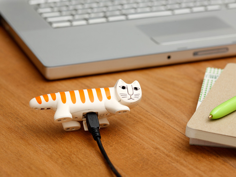 <b>腹部にUSBポートを備える</b>